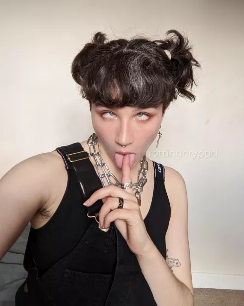 thinking about something else in my mouth by rottingcryptid