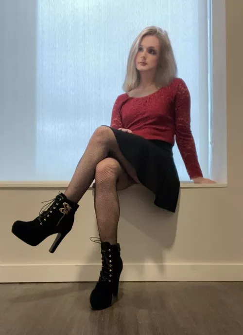 Thinking about who’s gonna make me their princess 🤔 by fleur1114