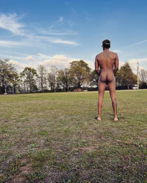 Thinking back to Earth Day. What a wonderful time and a wonderful feeling it is to be naked and comfortable. 🖤 by creativeki1011