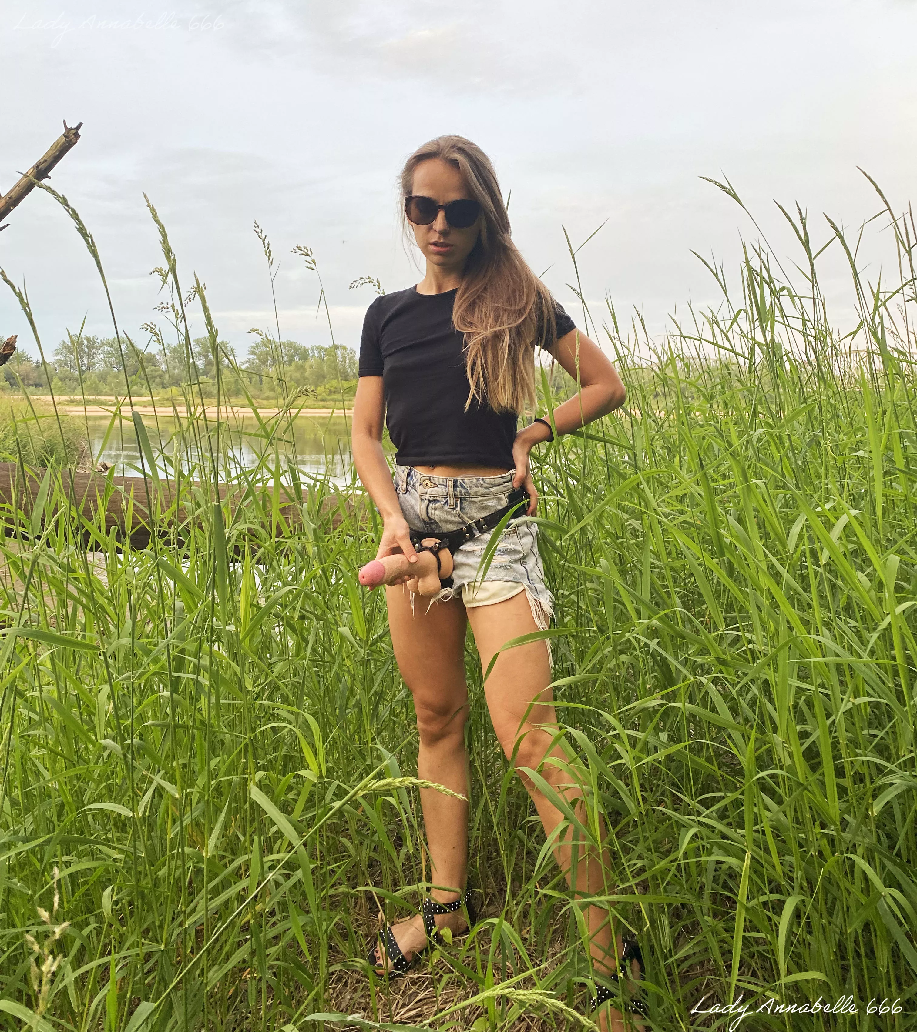 Thinking bout you sucking my cock in public ☀️ posted by LadyAnnabelle666