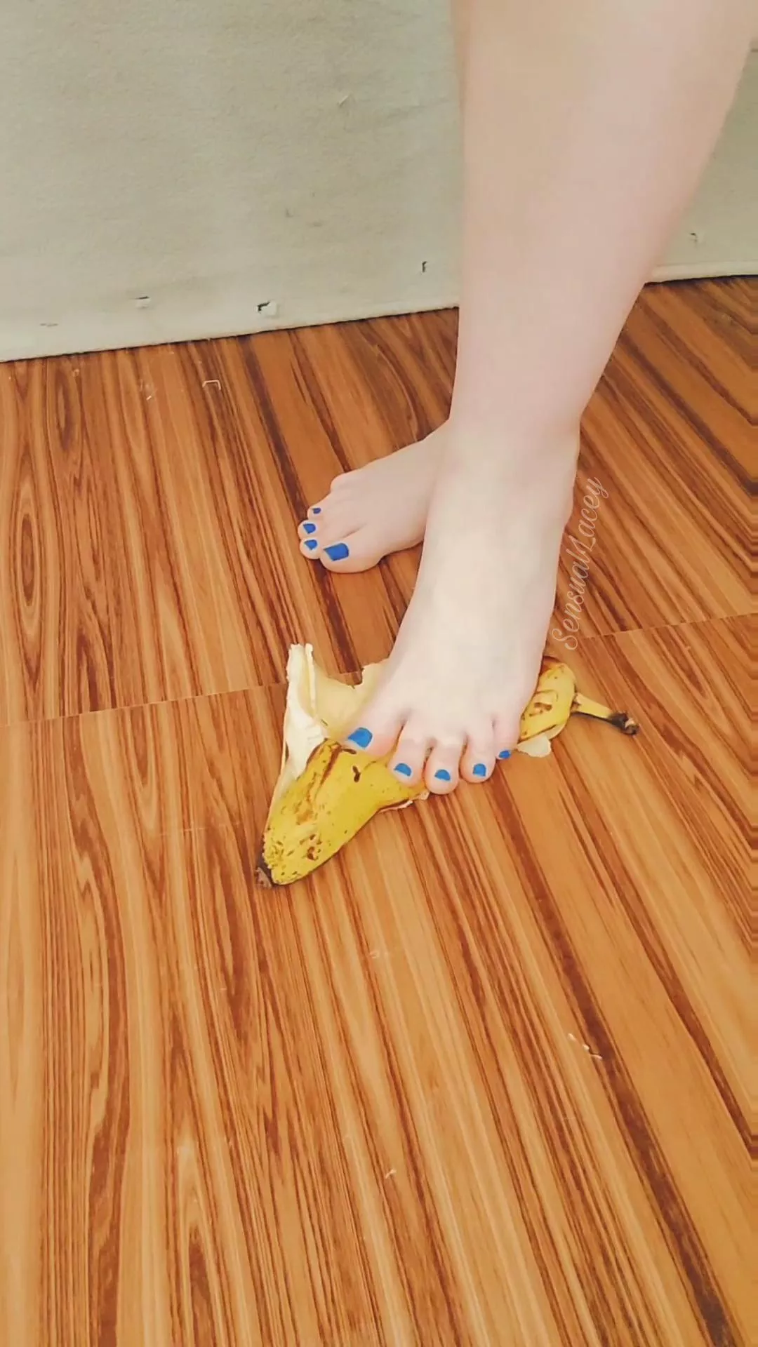 This banana felt so good between my toes 🍌 posted by SensualLacey