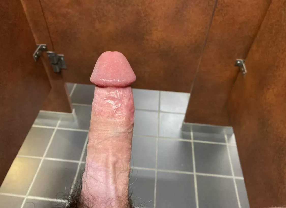 This bathroom had great lighting for a cock rate posted by unkn9876
