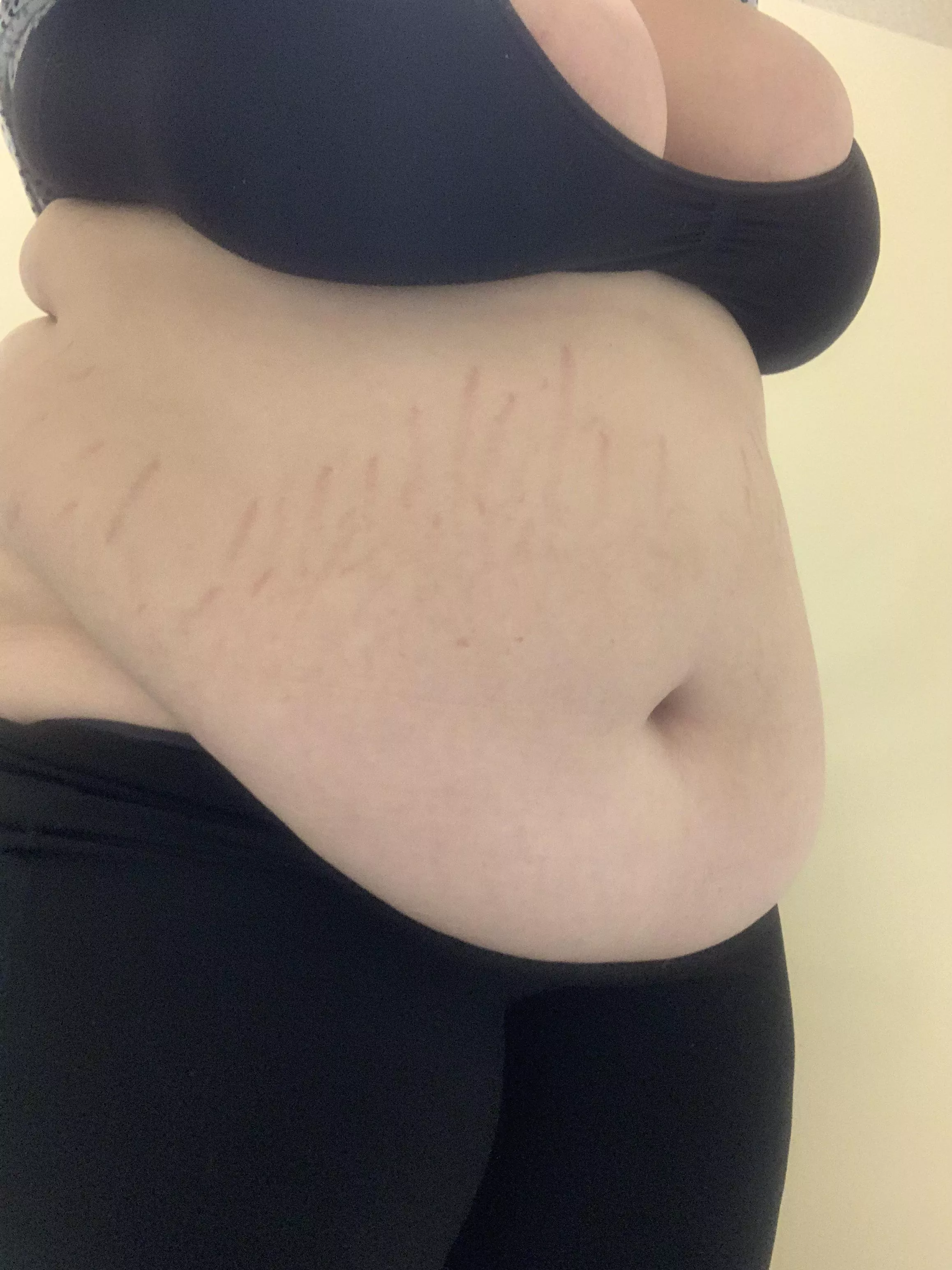 This belly hang is getting out of control now 😅 posted by cowgirlbre