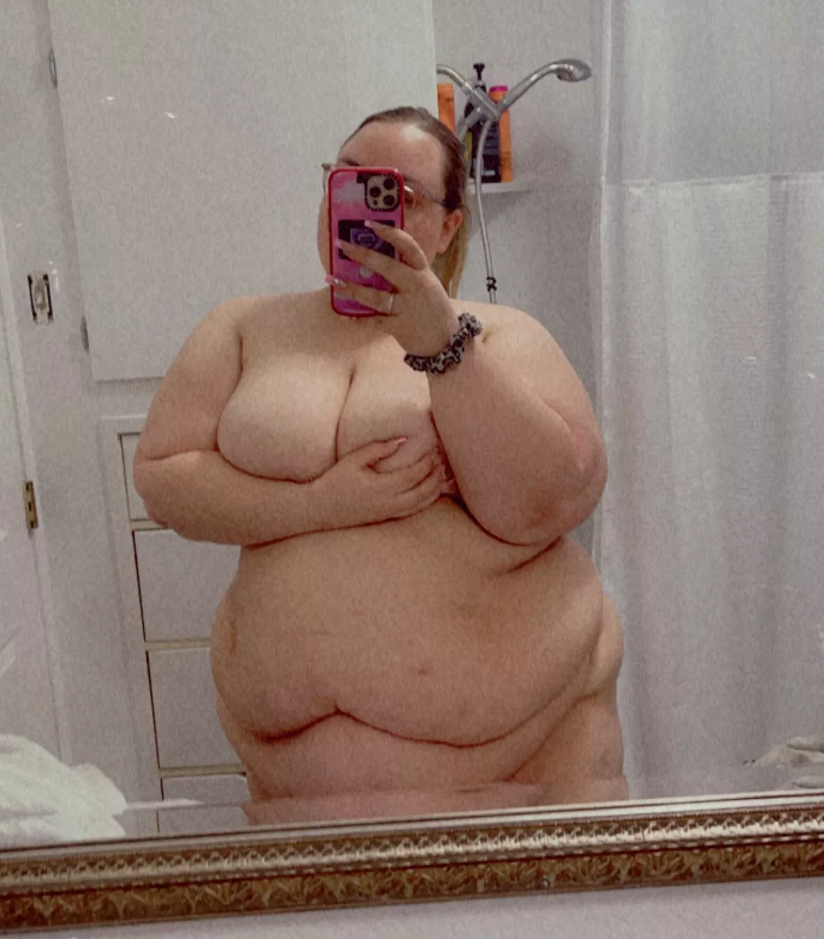 This body is brought to you by cannabis, happy 420 babes 💚 posted by Blondebaebe