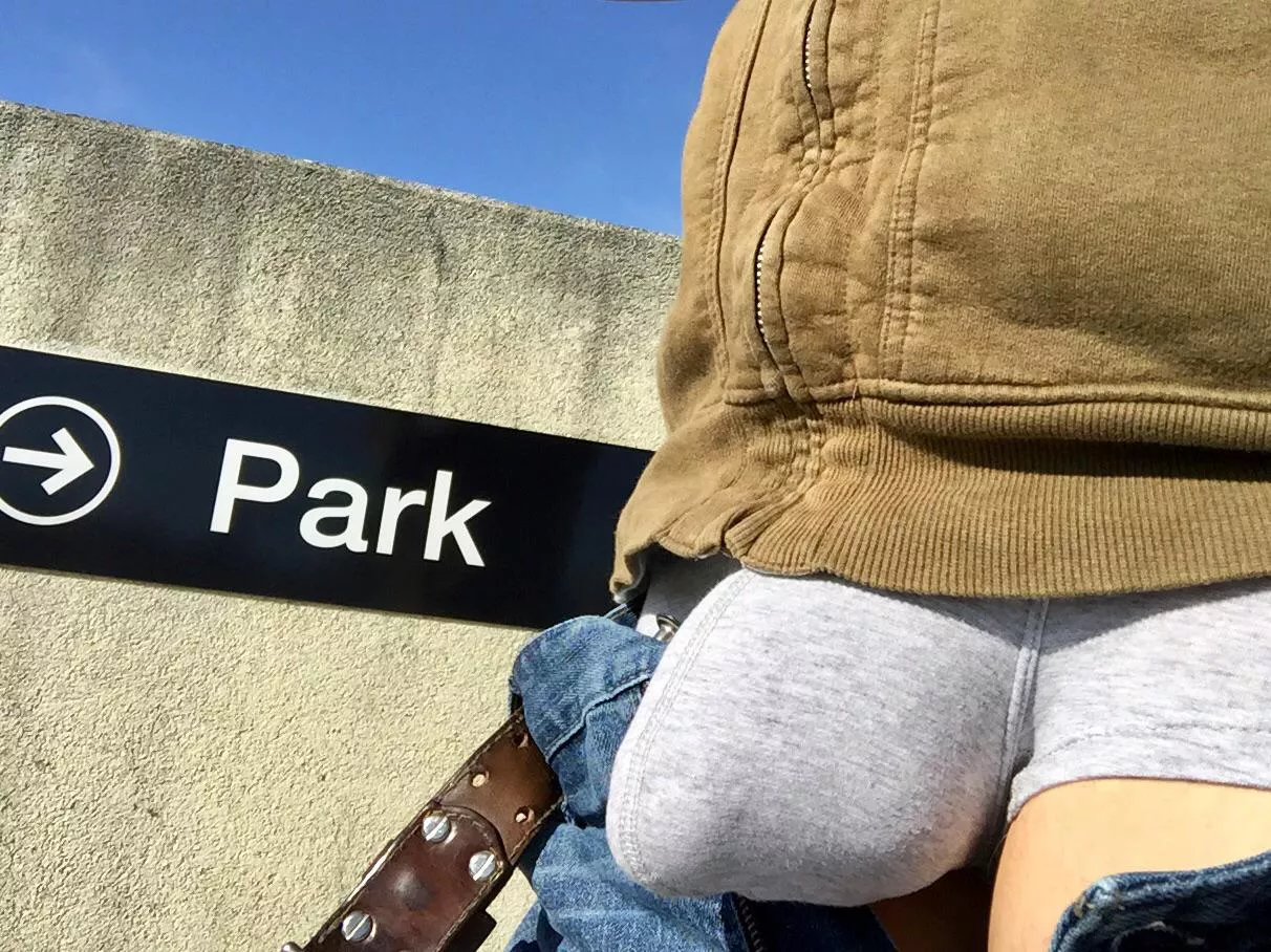 This bulge was too good to keep private posted by Bigheadtool