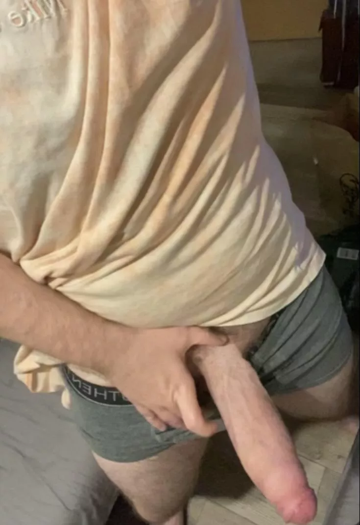 This huge cock turns even the “straightest” boys into butt sluts, who’s next? posted by BlizzyThickGlizzy