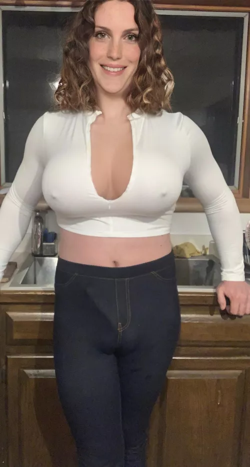 This is a risky top to do dishes in…gotta watch where that water sprays! by DiscussionUpstairs36