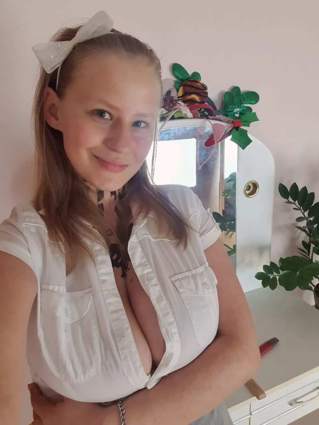 This is how I was dressed on Friday at the office where I am interning. I hope it wasn't too provocative. posted by CukierkowaZgrywuska