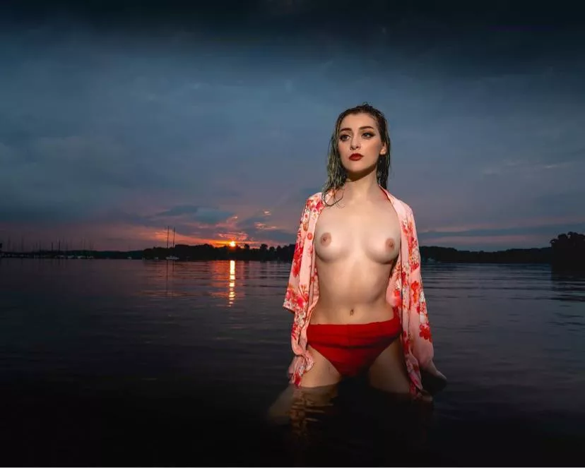 This is me posted by xnoomiex