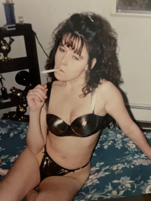 This is me in 1997 if your u like give me an upvote and send me a message and I can show you what I look like smoking 25 years later! by RealAd1704