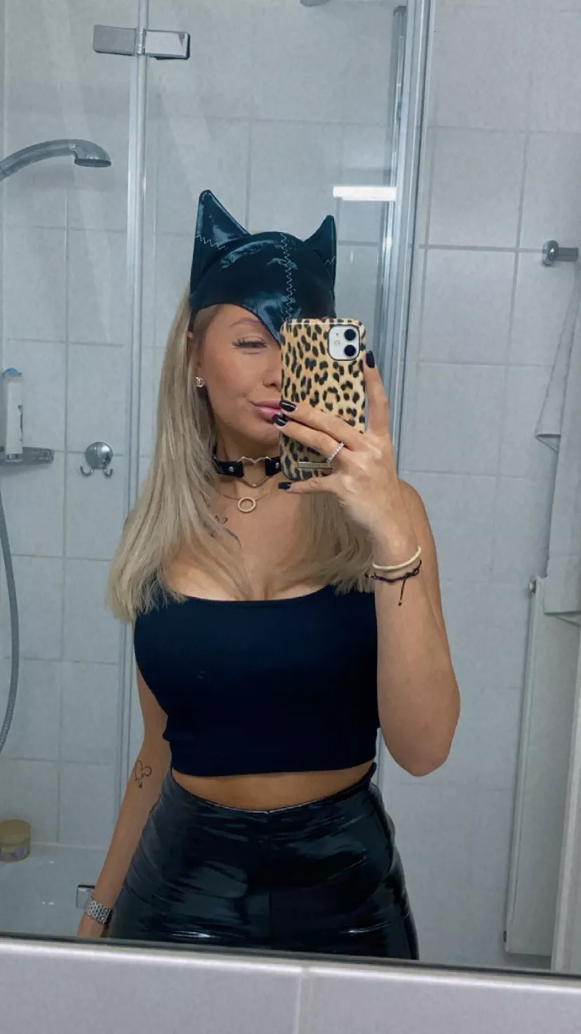 This is my application for becoming your new busty gilfriend posted by ellifairy69