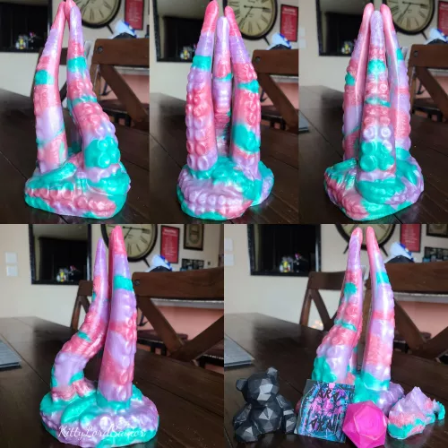 This is my current favorite tentacle toy!!! The Trident! by KittyLordSavior