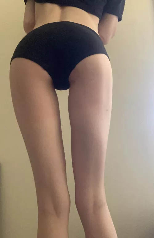 This is my first time posting here, I know it’s simple but I hope you enjoy anyways 🥰 (20f) by Think_Restaurant7974