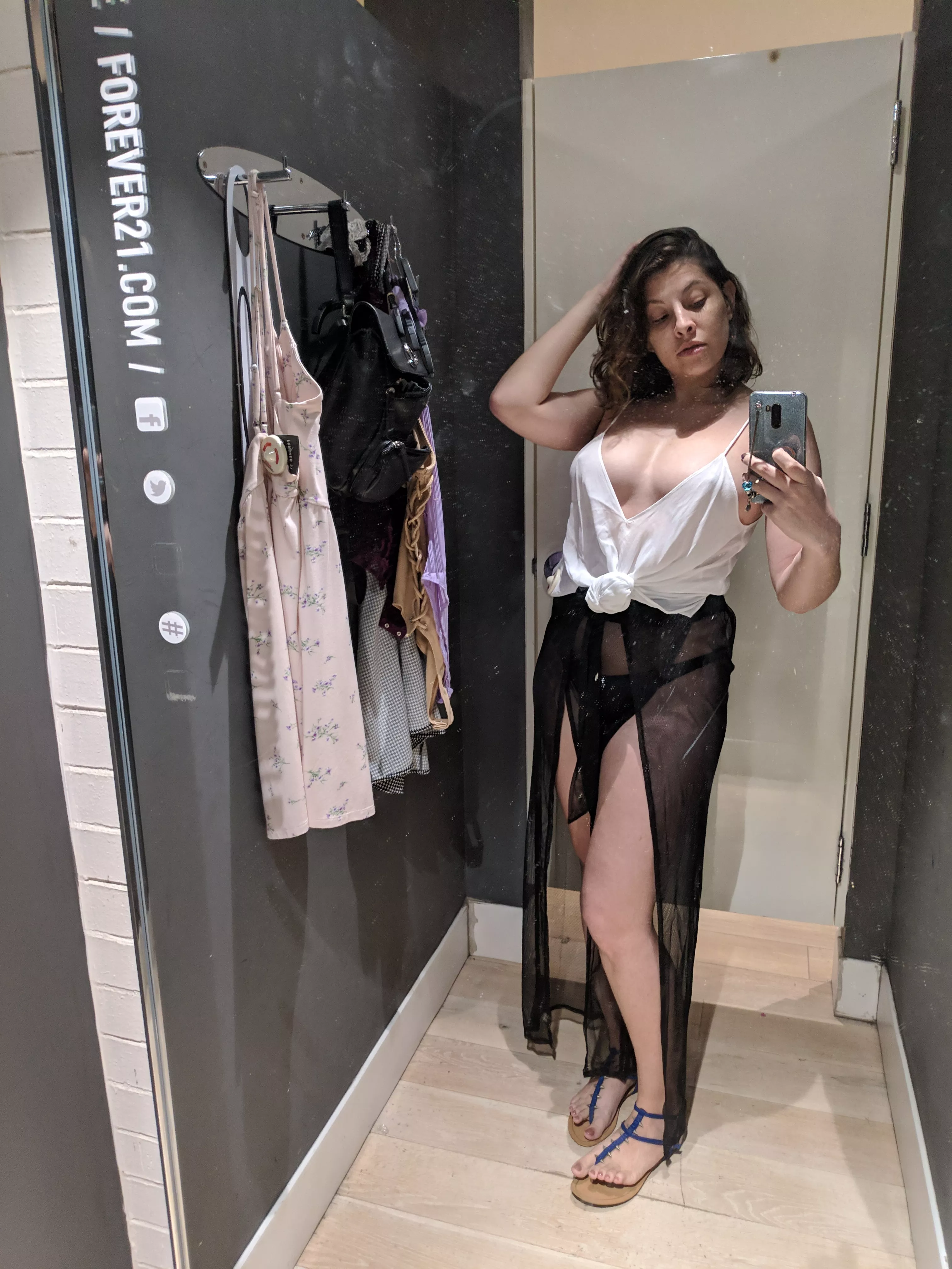 This is showing 'too much'? 👀🤔💖[OC][F] posted by Momo_Tama