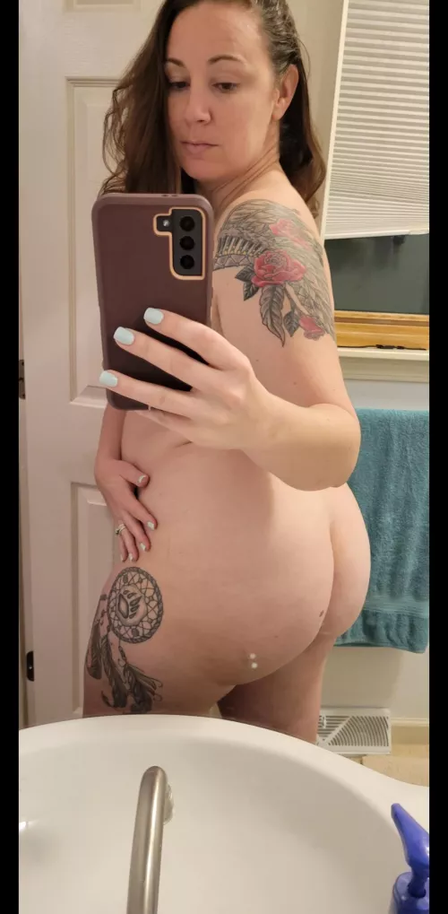 This is the boy of a momma with 2 kiddos by IntheStars802