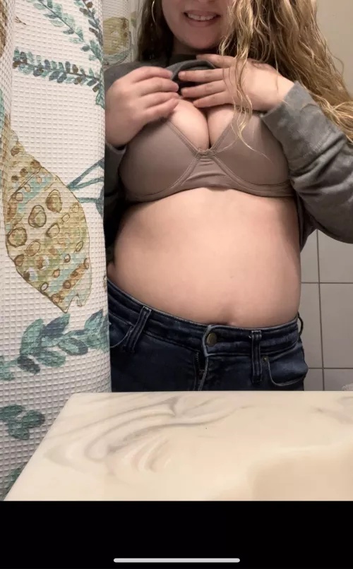 😘🥺 this is the most appropriate photo in my camera roll . by hookupwithaly