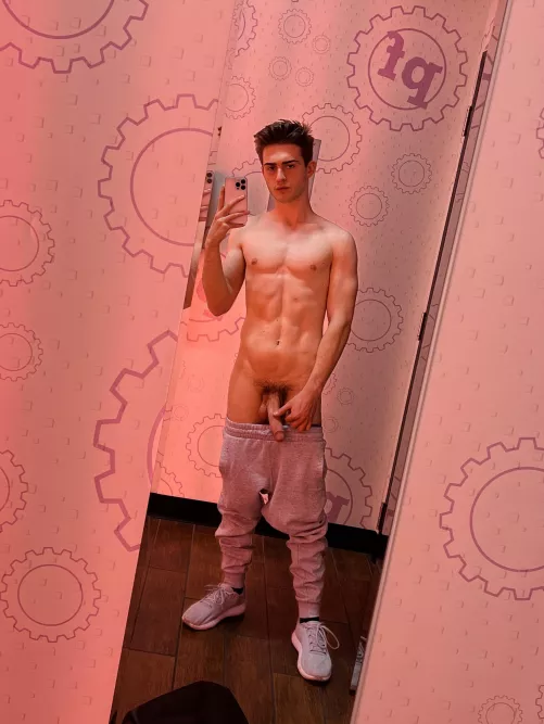 This is what all the twinks at the gym are hiding by Alarmed-Remote-57