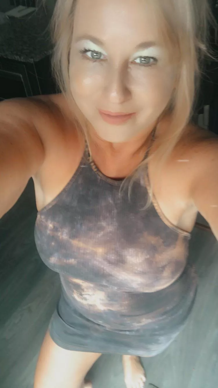 This is what I wear around the house while my husband is working from home 💋(f) posted by enis0510