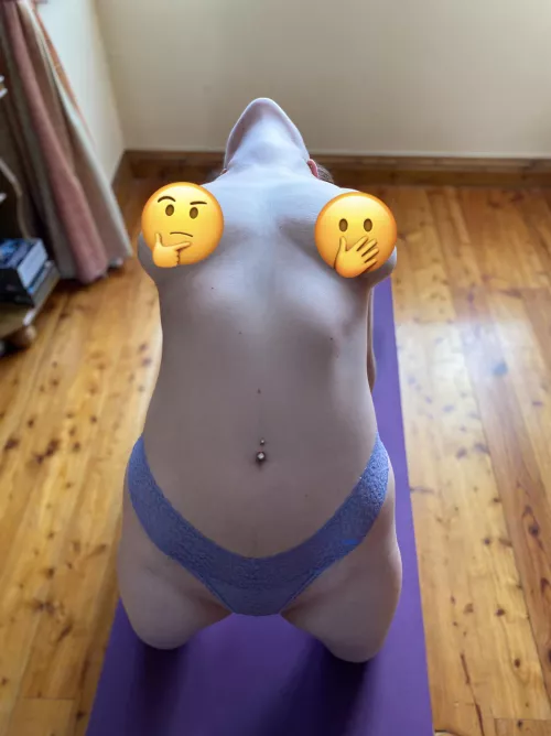 This is what I’m like when you pull my hair 😈😈 my OnlyFans is free ⬇️ by TheYogaGirl44