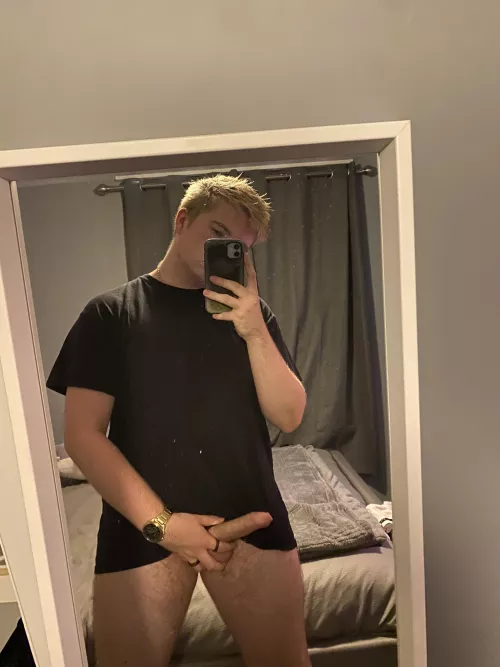 This is what mirrors are for right? by liamlill