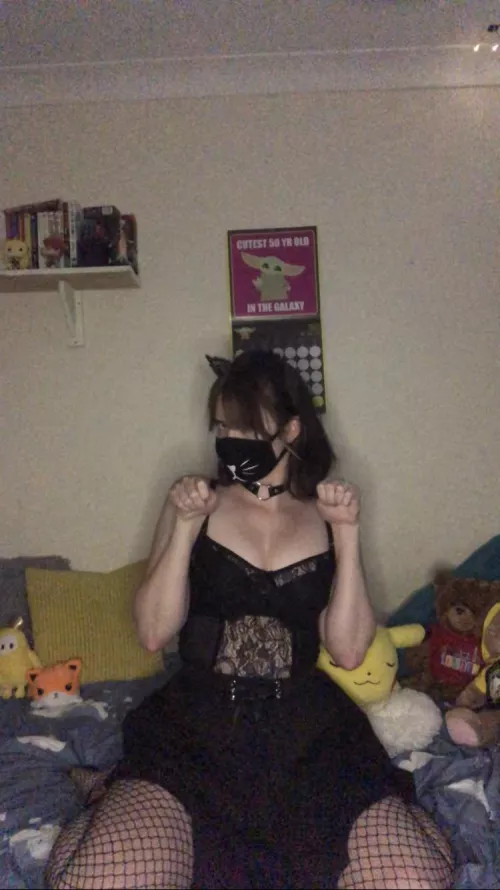 this kitten needs feeding by KawaiiKat609