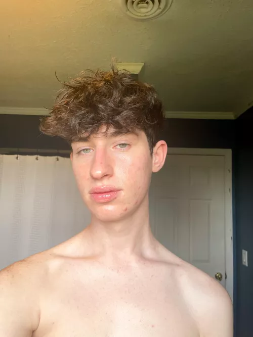 This moisturizer has my skin looking dewy as hell by theviolinist44