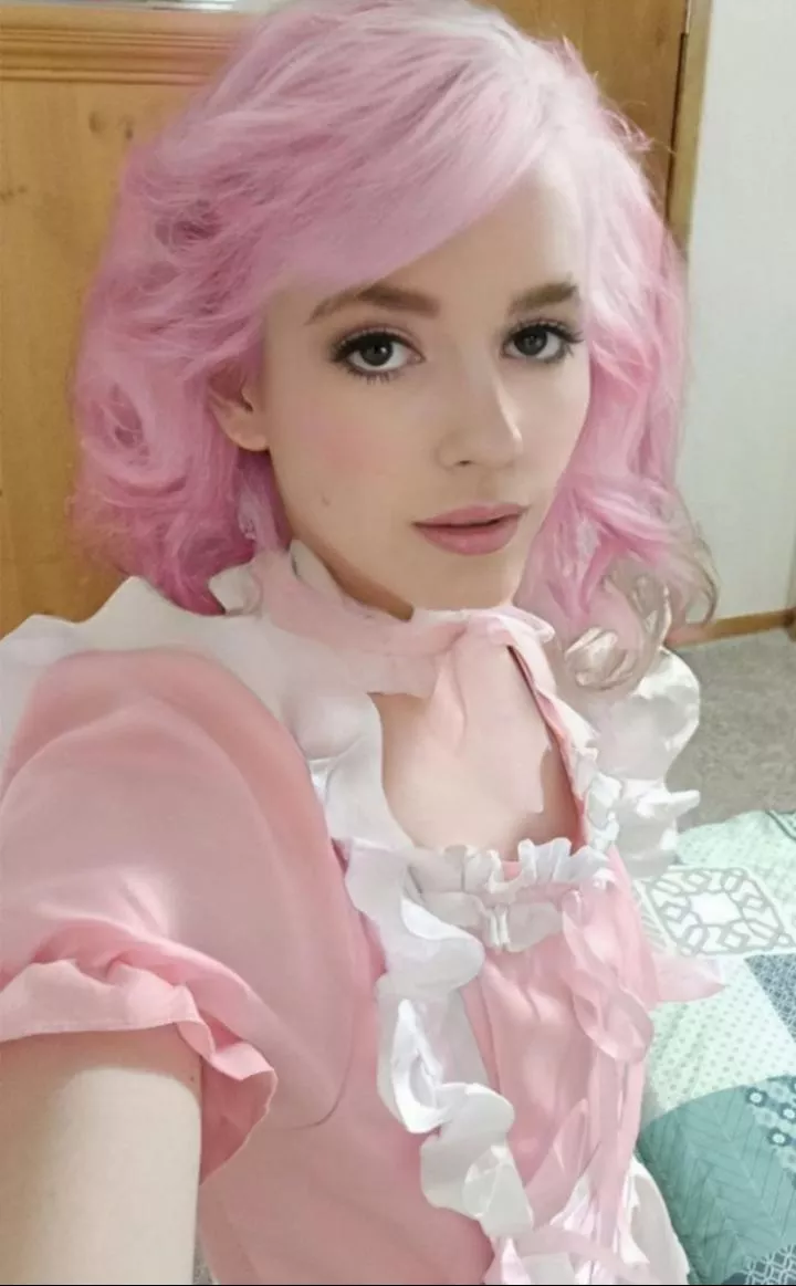 this pic could be in the dictionary next to bimbo posted by sissytylerc