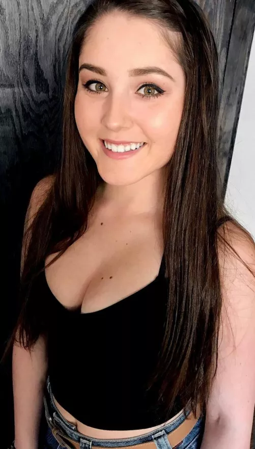 This slut needs your hard cock to give her a good tribute, send tribs to wickr: dannyboy572 for more pics of her by Dannyboy275