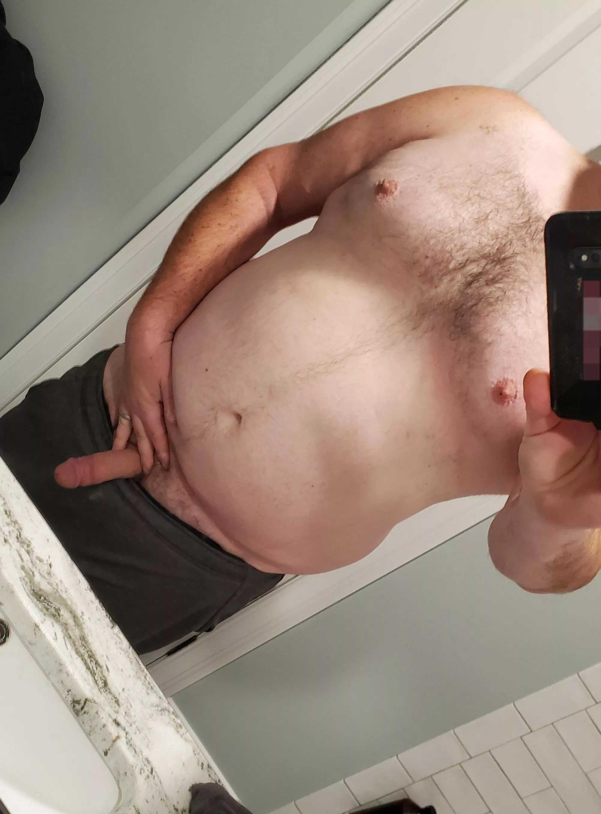 This thick guy needs a curvy woman 🤤😈..42 posted by ThickBlueCollar