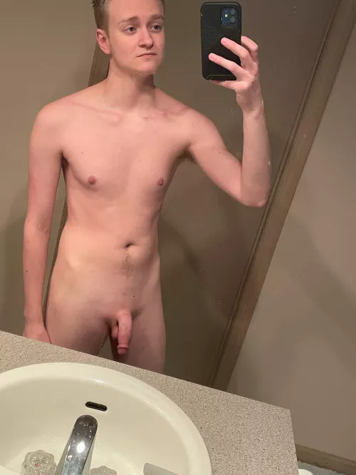 This took some bravery but I’m ready to show my face! Still new to nudism tho by Lazylemon130