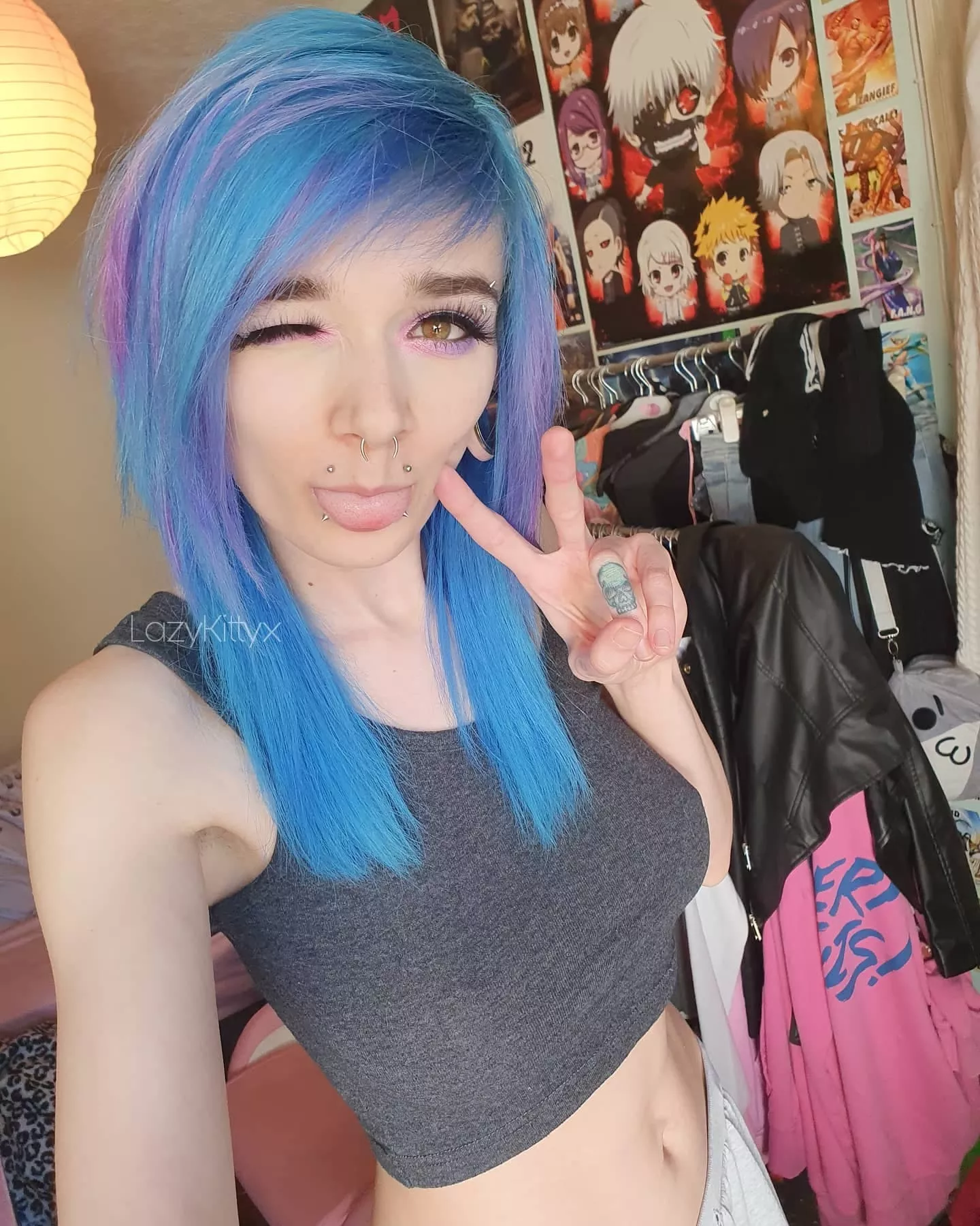 This top is thick and they still show posted by LazyKittyx