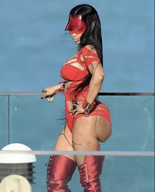 This who yall are obsessed with? by thevapecrusader