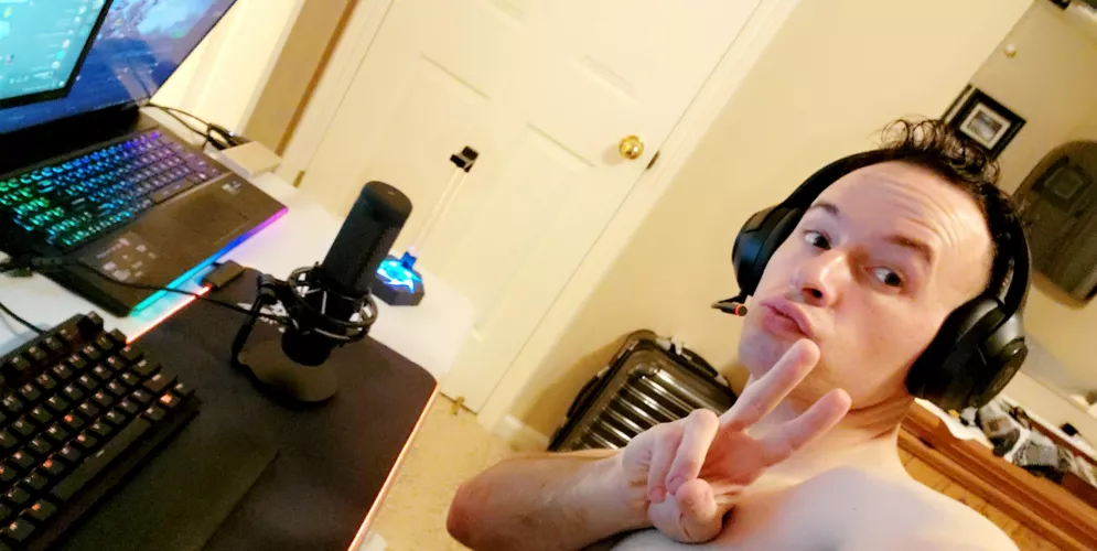 This world is made of... Love and Peace! PC Gamers hit me up! by ElijahRyan