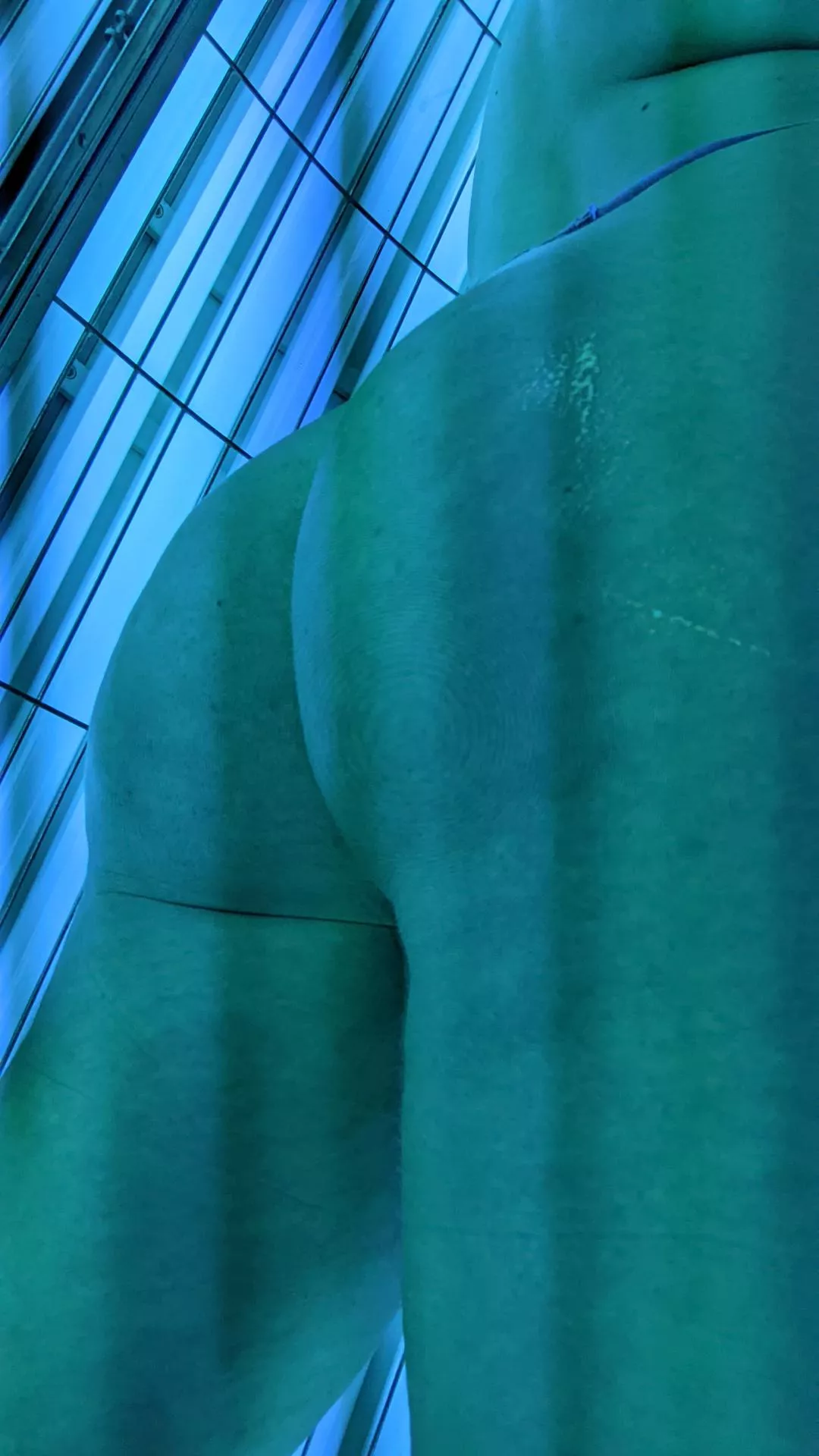 thongs & tanning beds posted by elsiekrussell