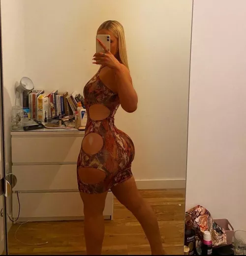 Those curves by flyfish6000