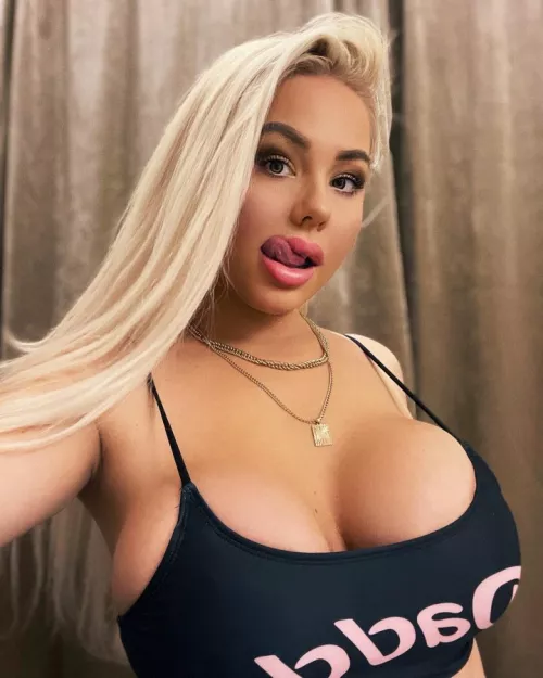 Those lips by BimboSimp