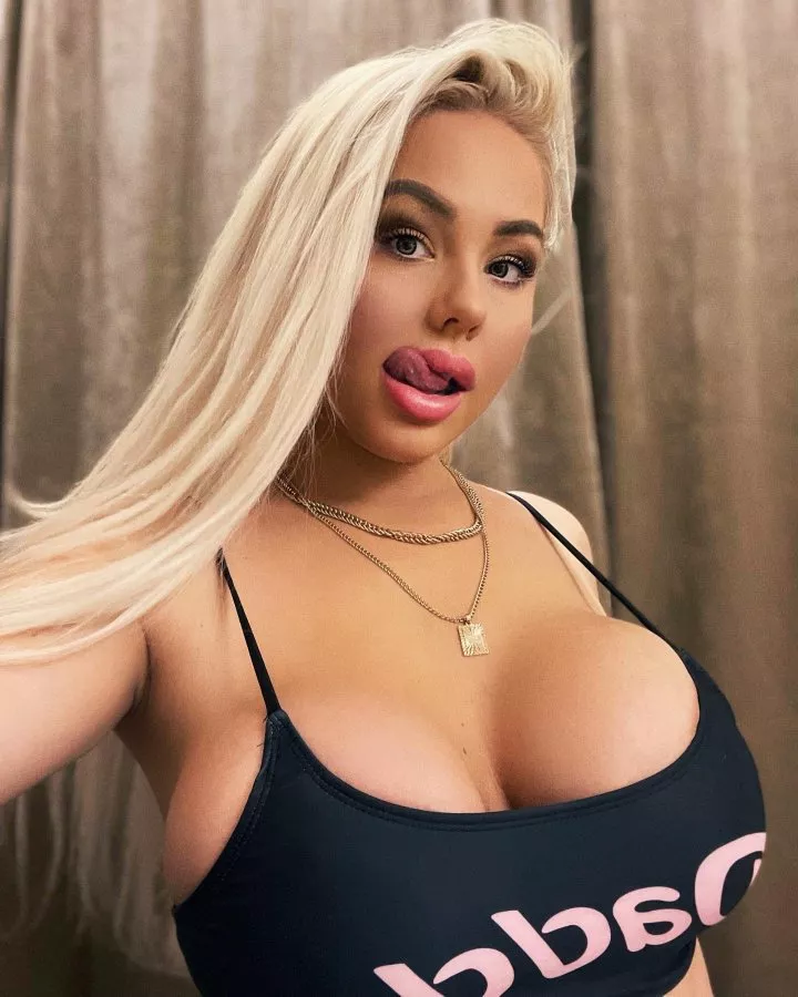 Those lips posted by BimboSimp