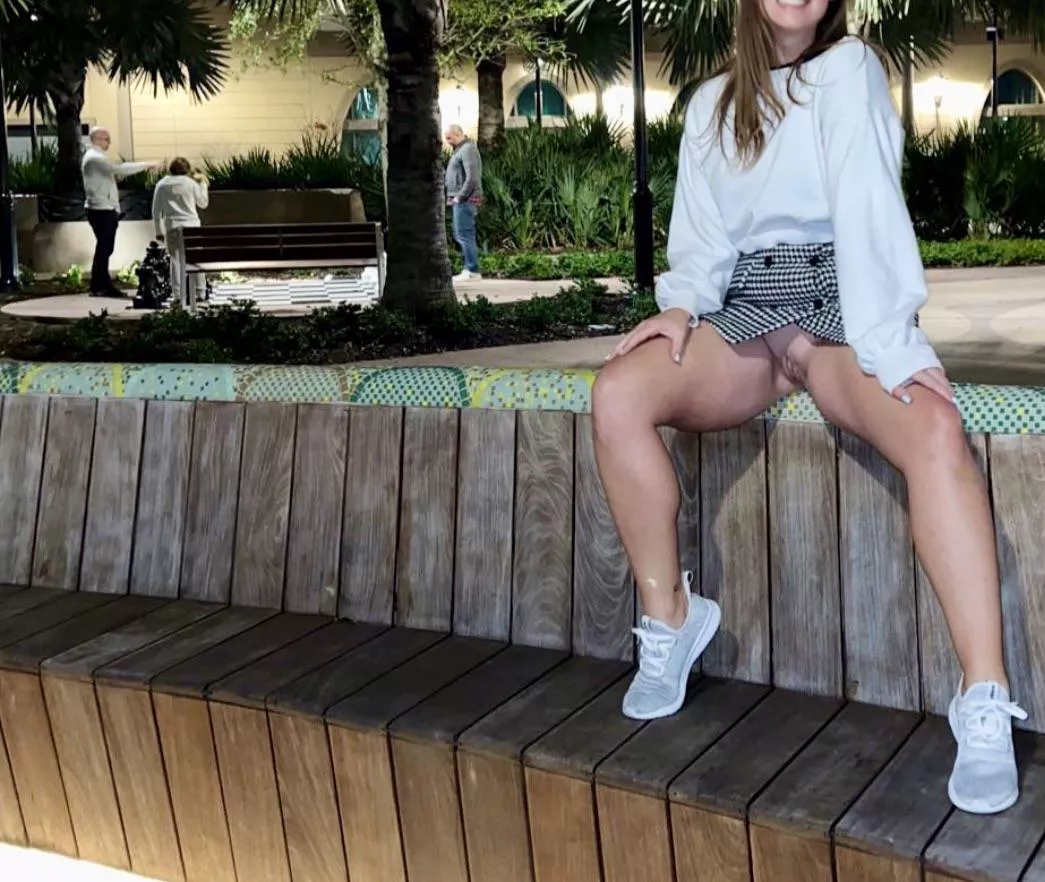 Those people had no idea my girls’ pussy was out for the show posted by dudebro1107