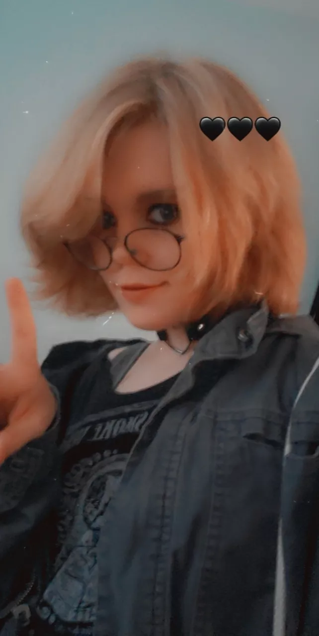 thought i looked cute today posted by Meibopz