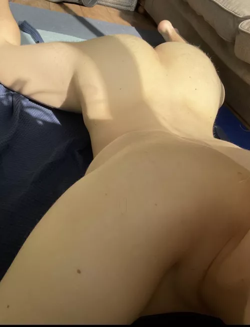 thought my ass looked cute here by abnmj3