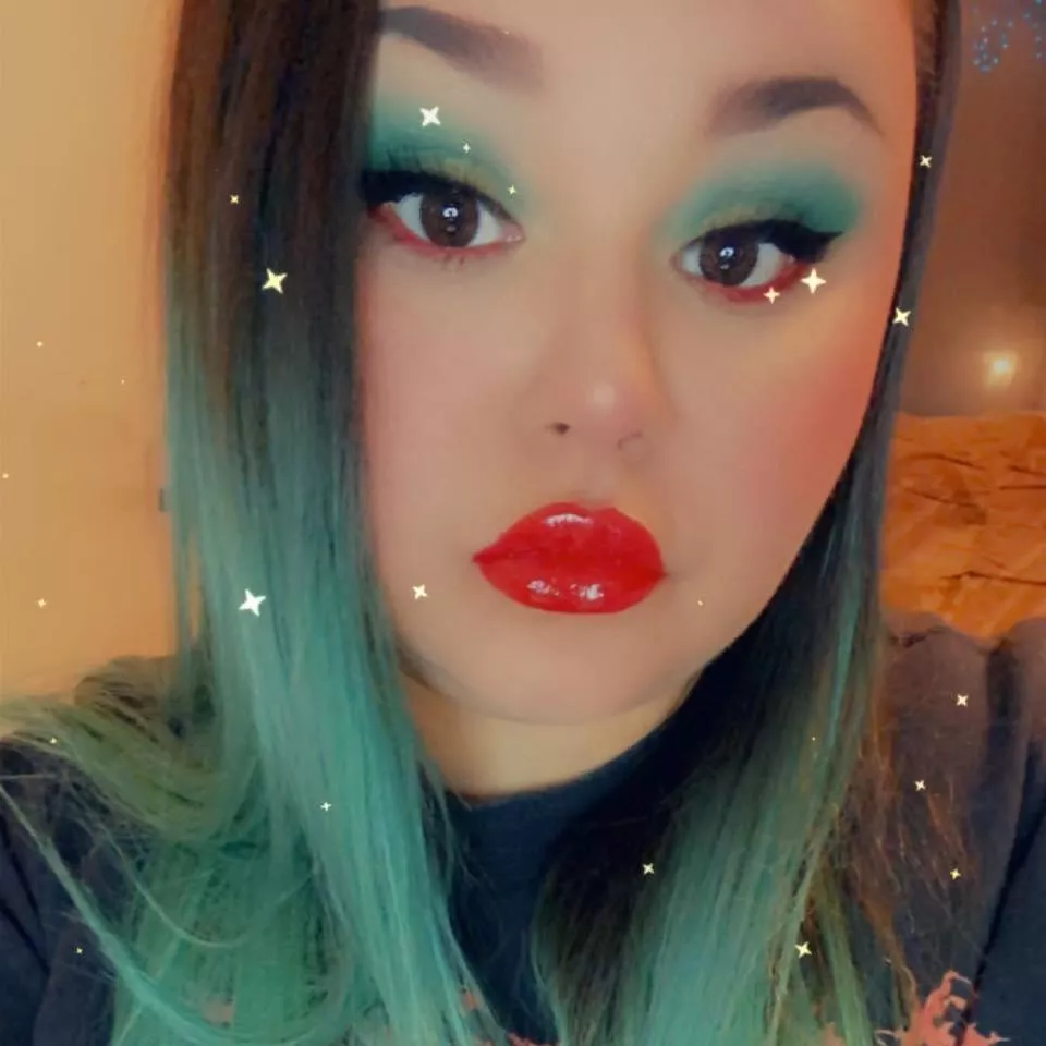 Throw back to Christmas with my favorite glossy red lip ❤️ posted by Chubbibunniebabe