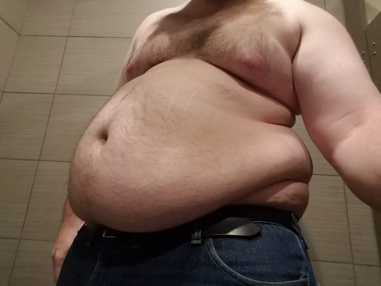 Throwback Friday! I Was 340lbs in This Pic...Please Get Me Back to That 🤤 posted by beyondthreehundred