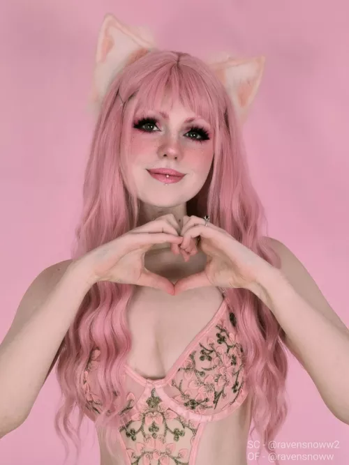 Throwback to the pink hair💕I'm back to green now so I'll have to take new photos for you! by RavenSnoww