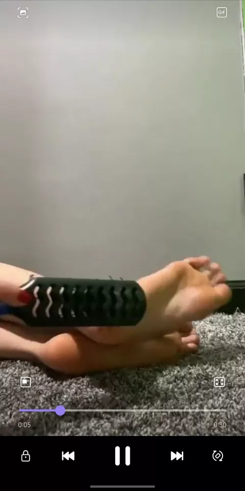 tickle time 🦶 😉 by gulligoddess