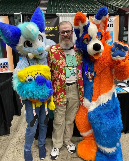 TidedPod and Glaycier Met Roger Bumpass! The voice actor of squidward at GRCC2022! 🥰💙🧡 by TidedPod