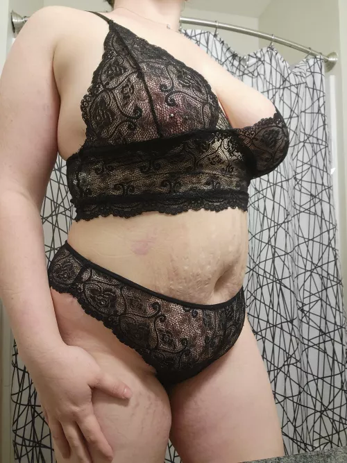 Tie me to the bed while we role-play by gabbymaxx