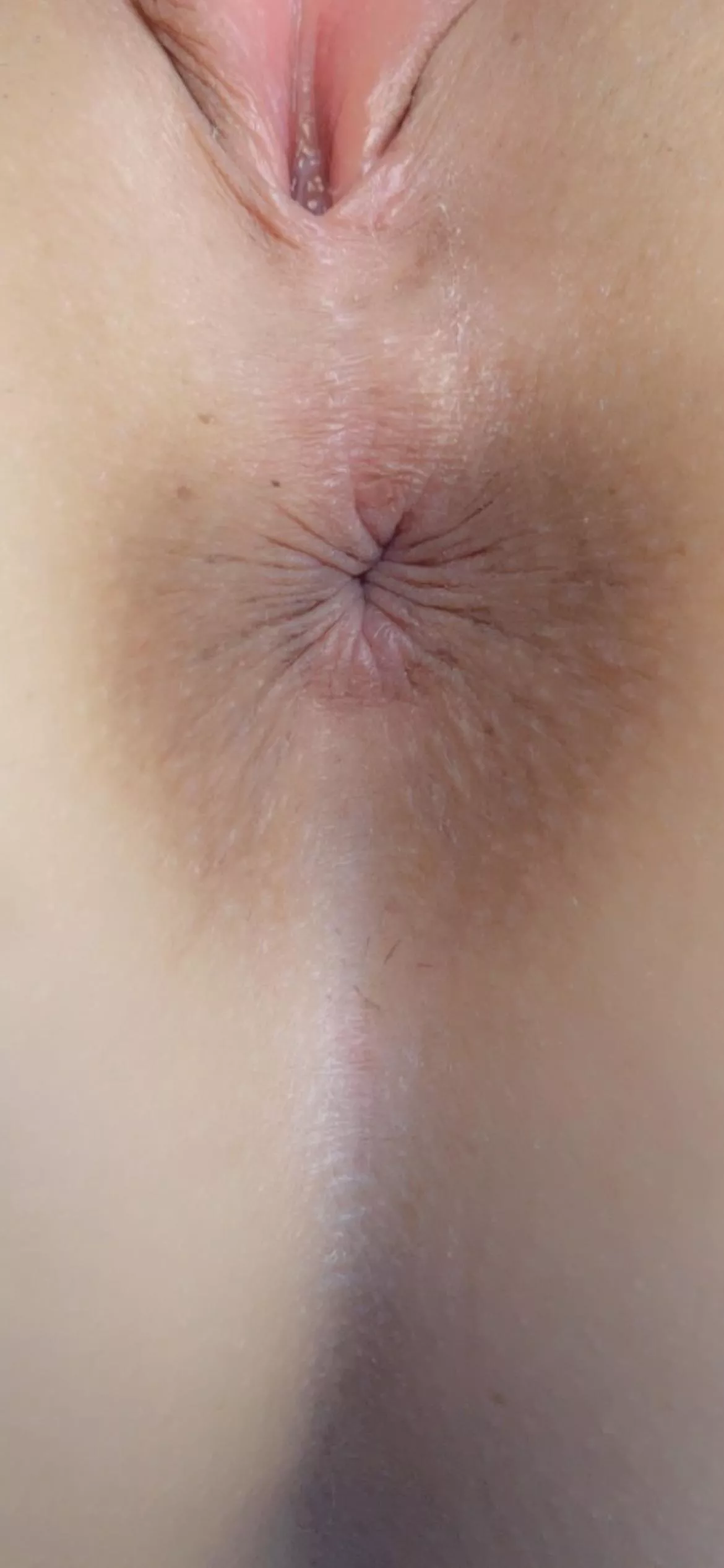 Tight asss👀 posted by Redgirllove