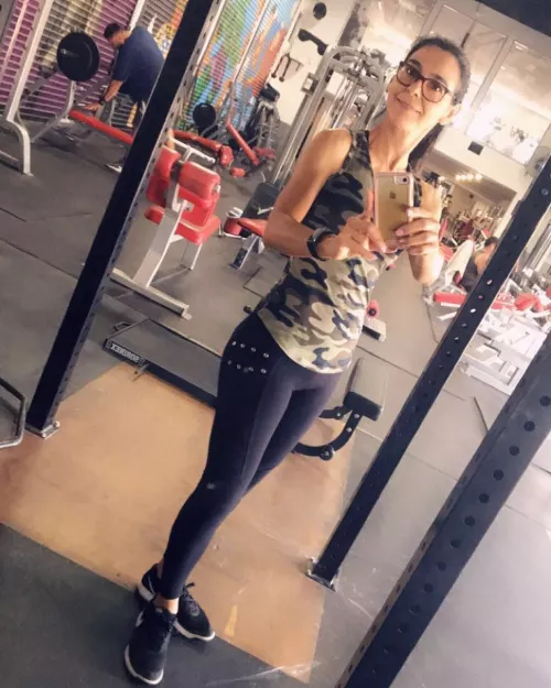 Tight Fit Mexican MOM needs to be pounded. DM by momfan2