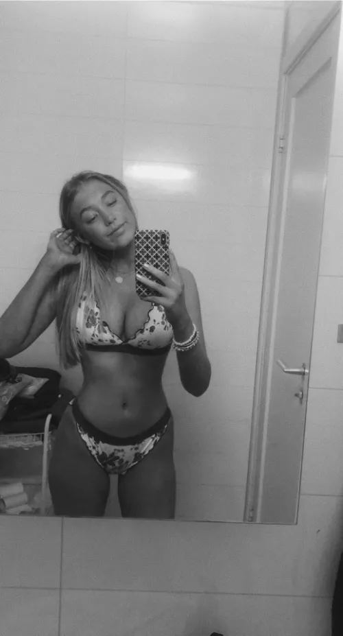 Tight irtr by HurtfullyTrue