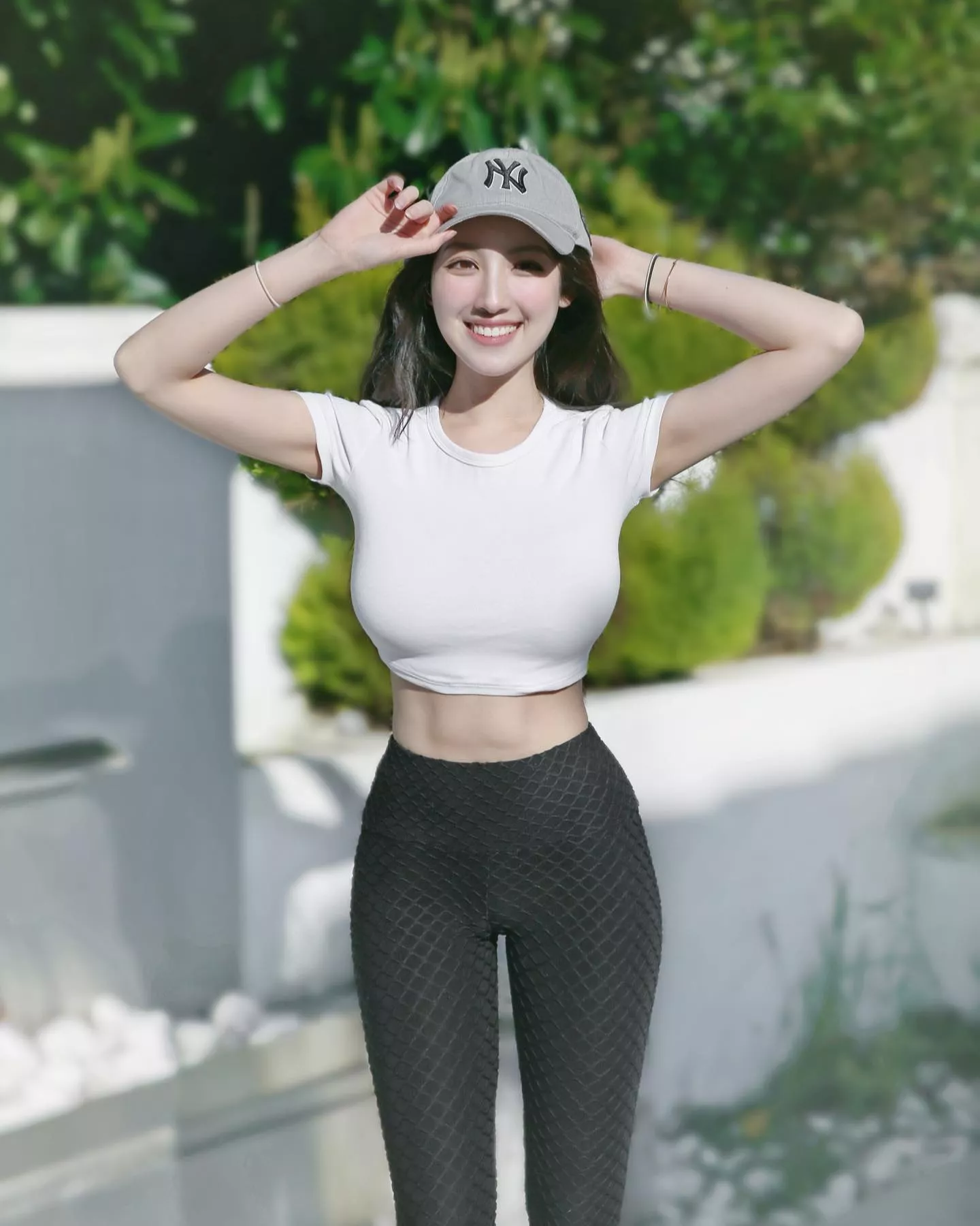 Tight top and midriff posted by Majestic_Painter8660